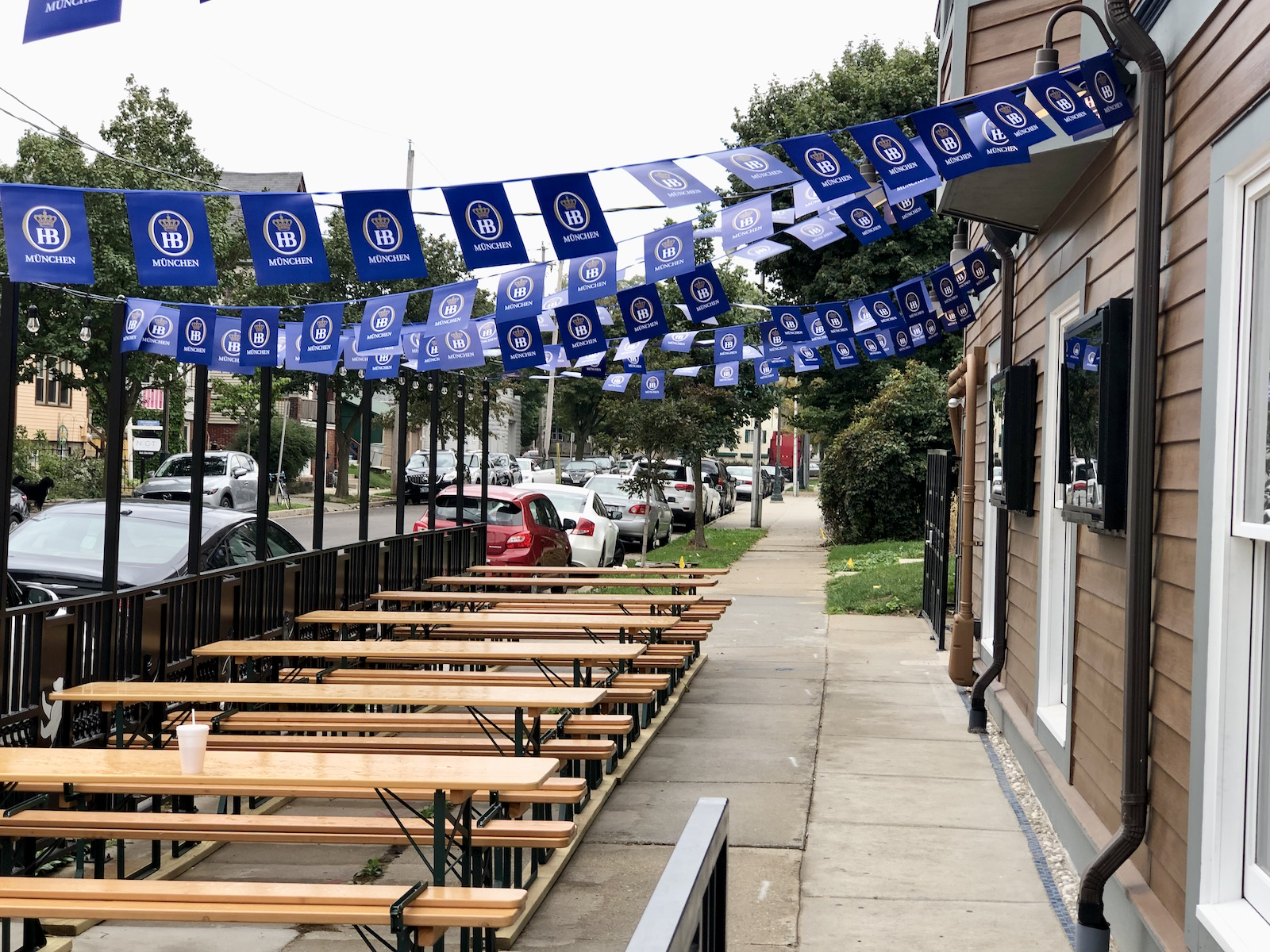 sidewalk patio