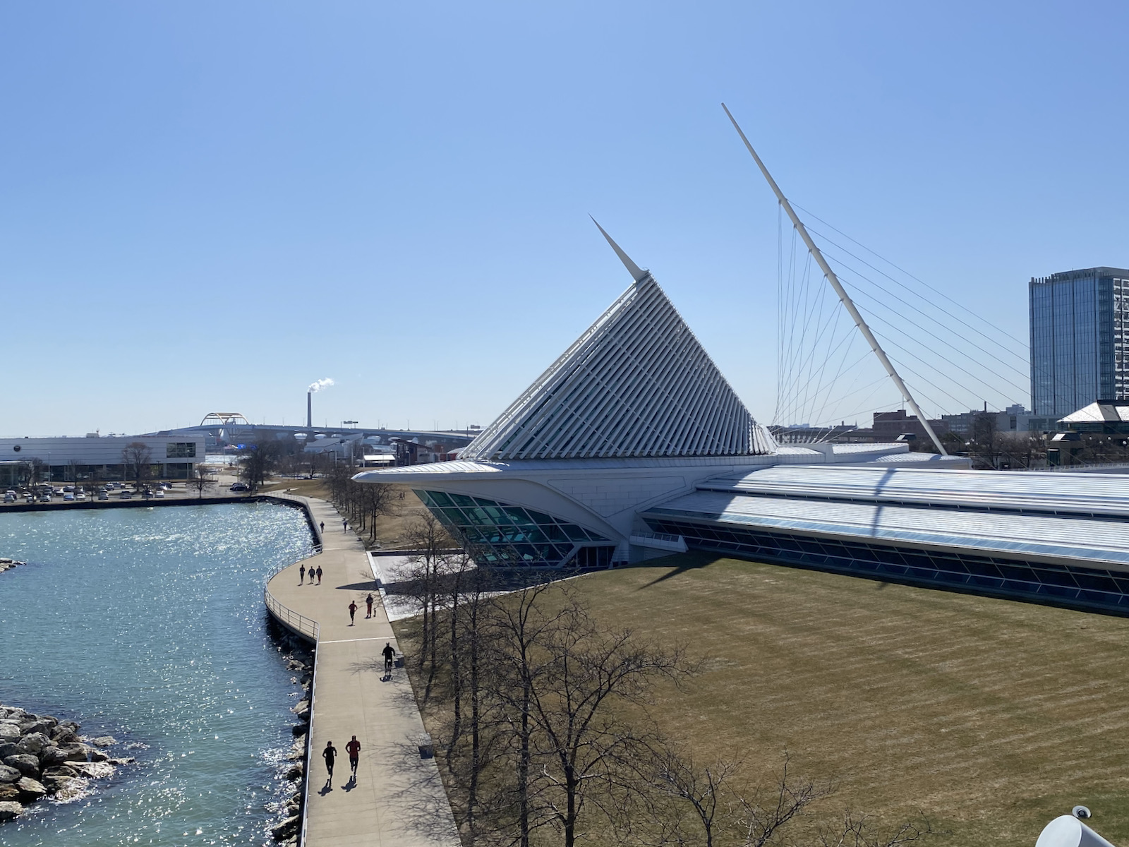 Art museum with Hoan Bridge behind