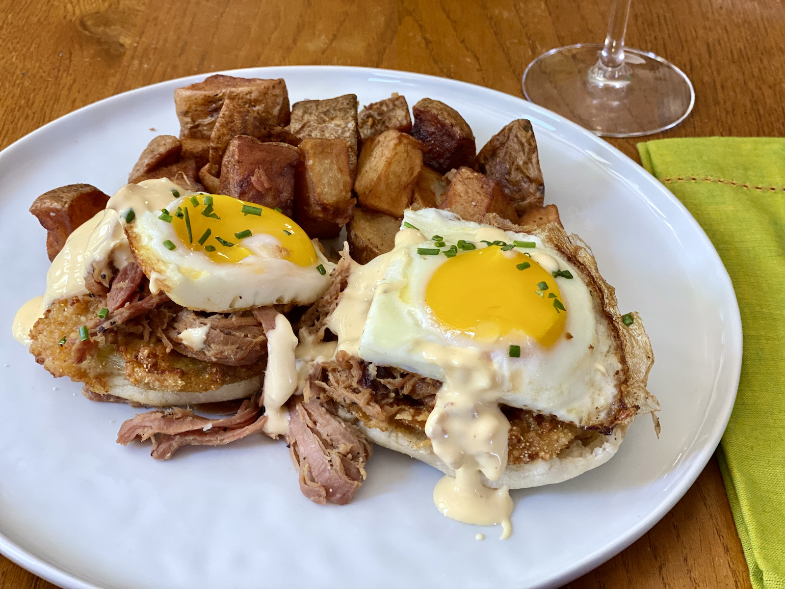 Fried green tomato and ham benedict