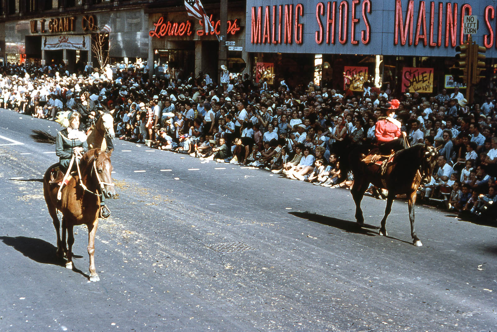 Amazing images capture Milwaukee's first Great Circus Parade