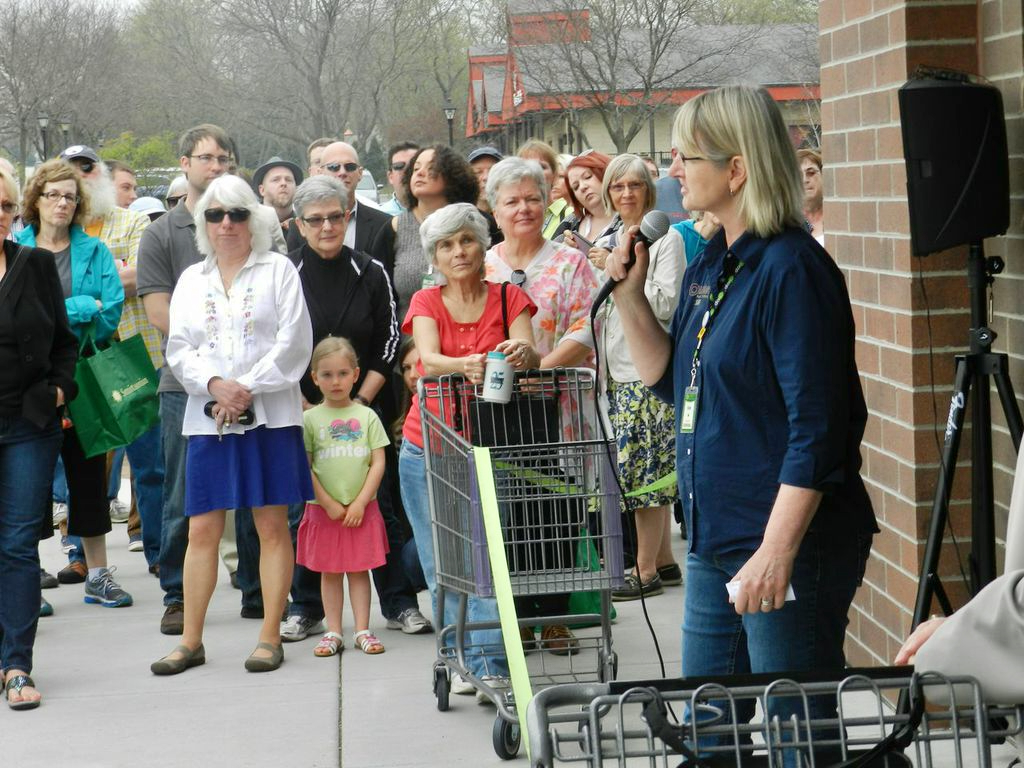 Pam speaks to the crowds at Mequon store ribbon cutting