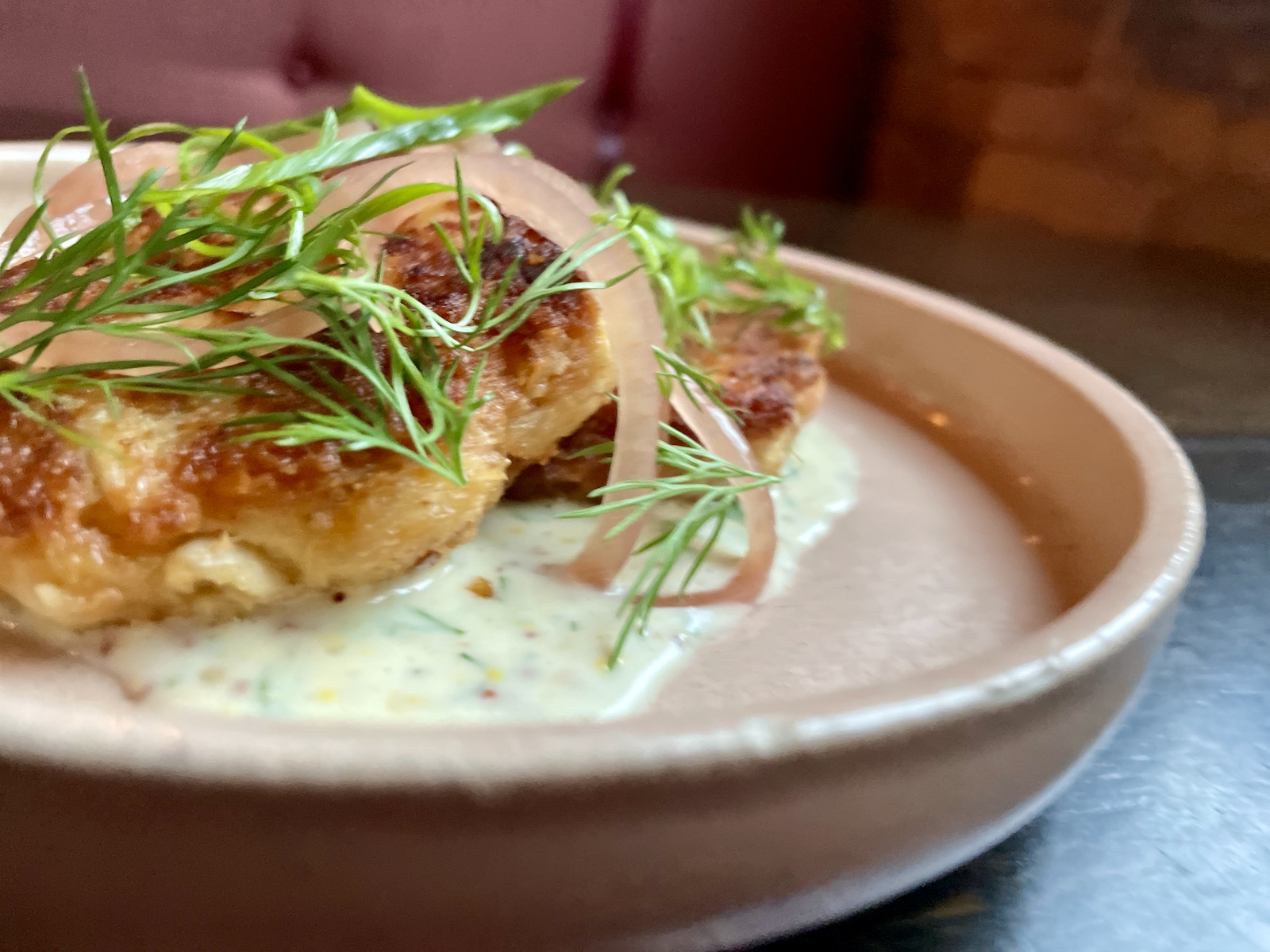 Side view of crab cakes