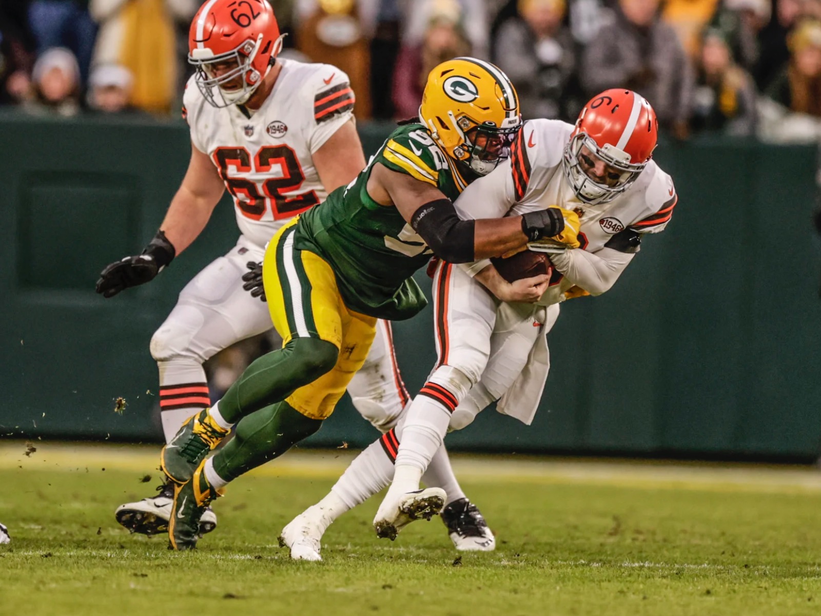 Look: Packers TE rocking insane Grinch cleats for Christmas Day game