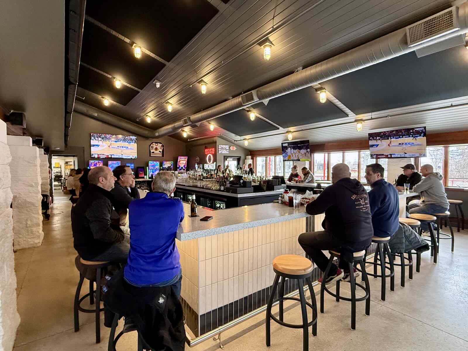 Steny's North Shore opens with rink-inspired bar, wings & Friday fish fry