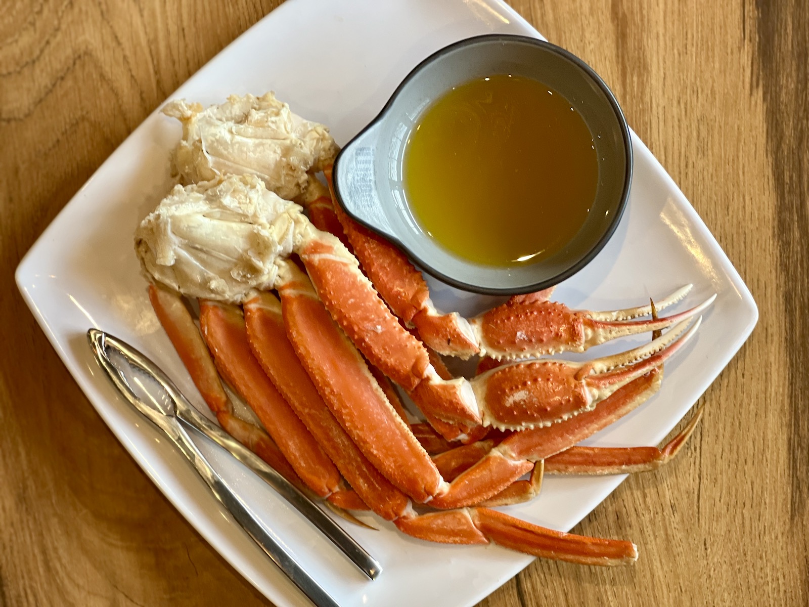 Steamed snow crab