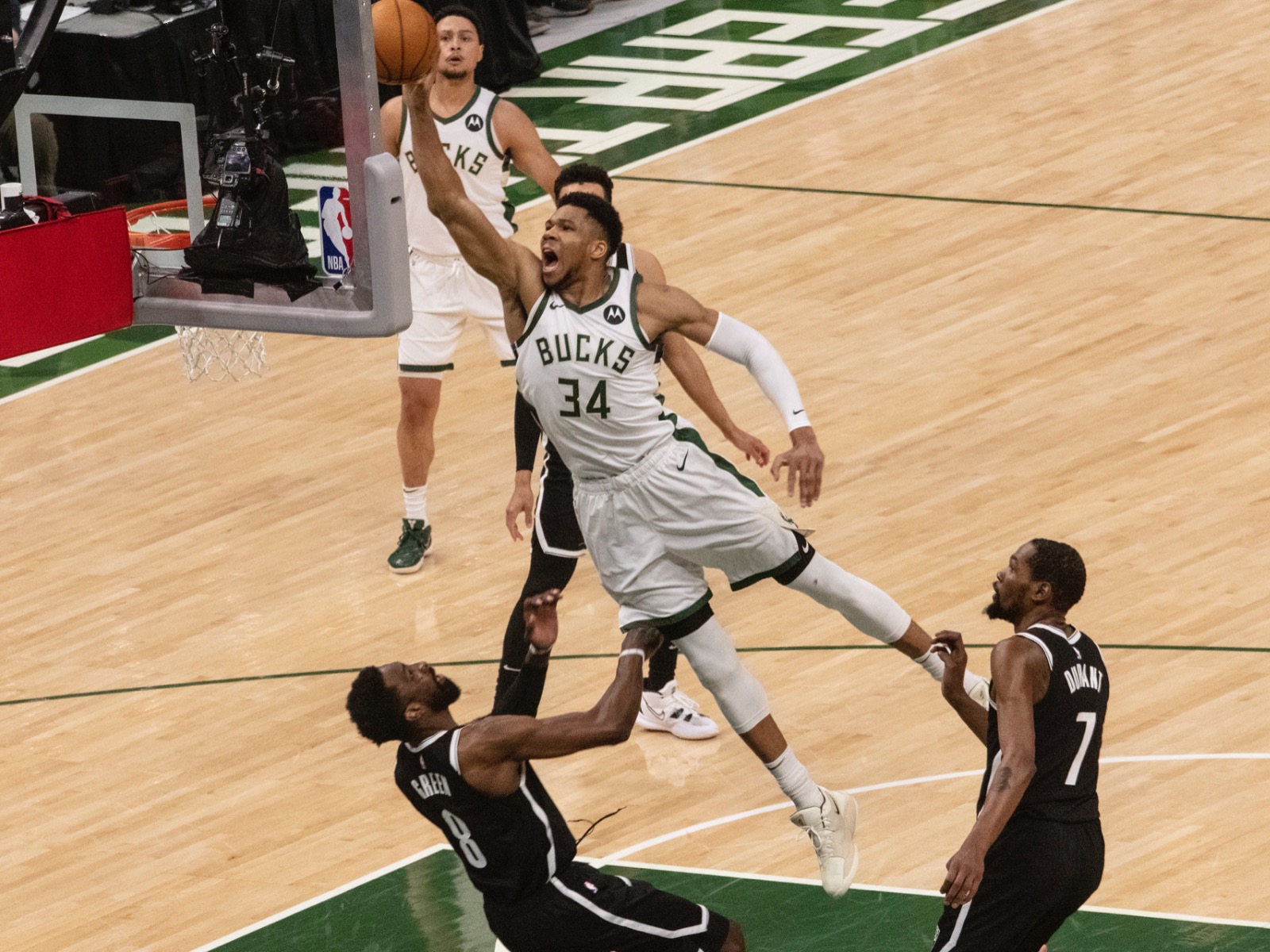 Giannis dunk