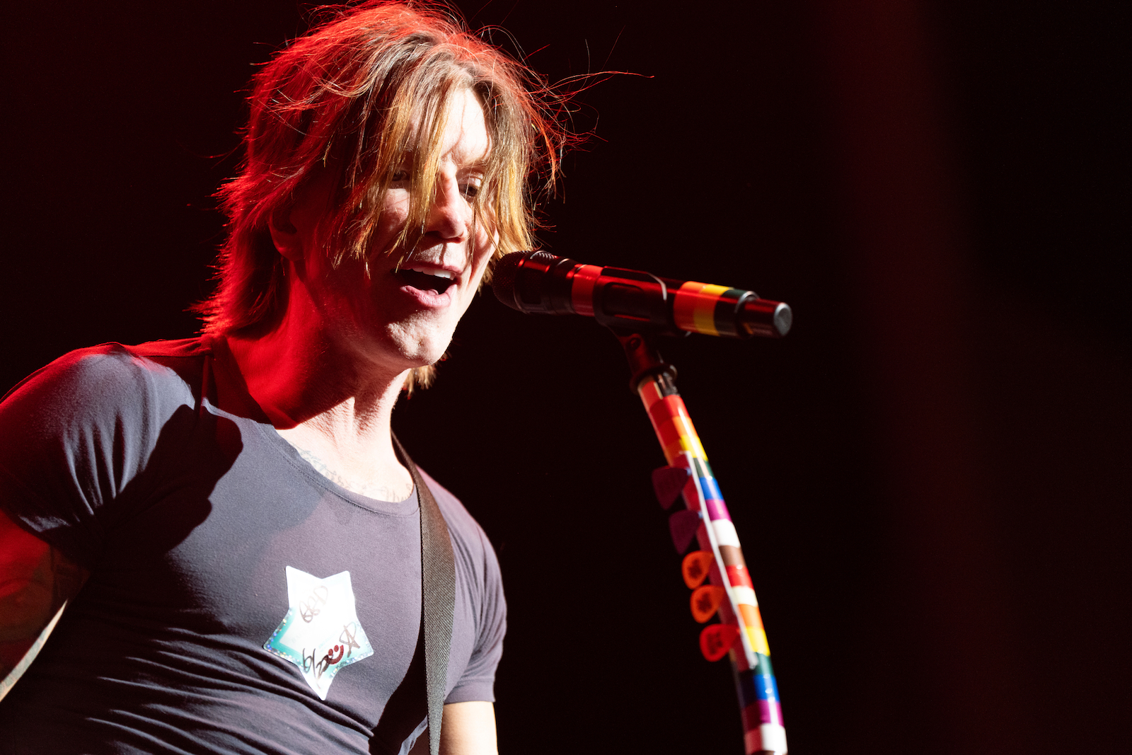 Rzeznik singing - close up