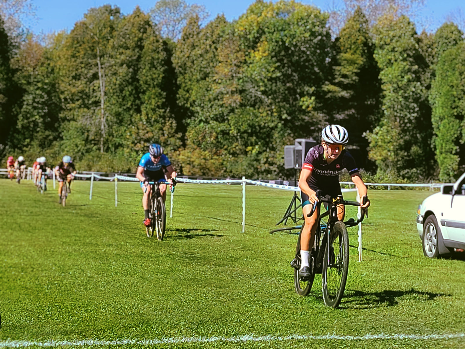 Kaitie Keough pursued by Erin Feldhausen at Flyover Silver Creek 2021.