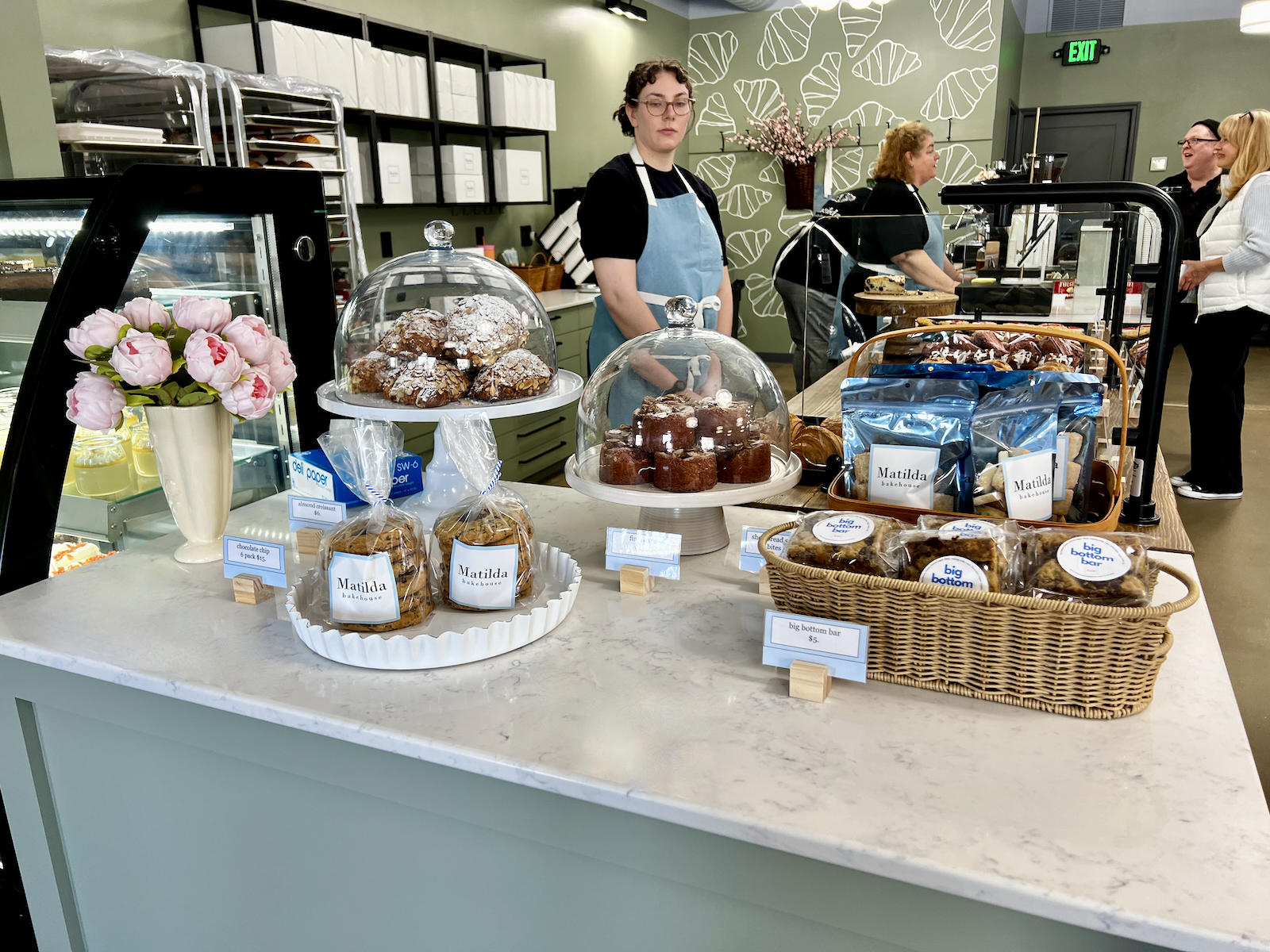 Bakery counter