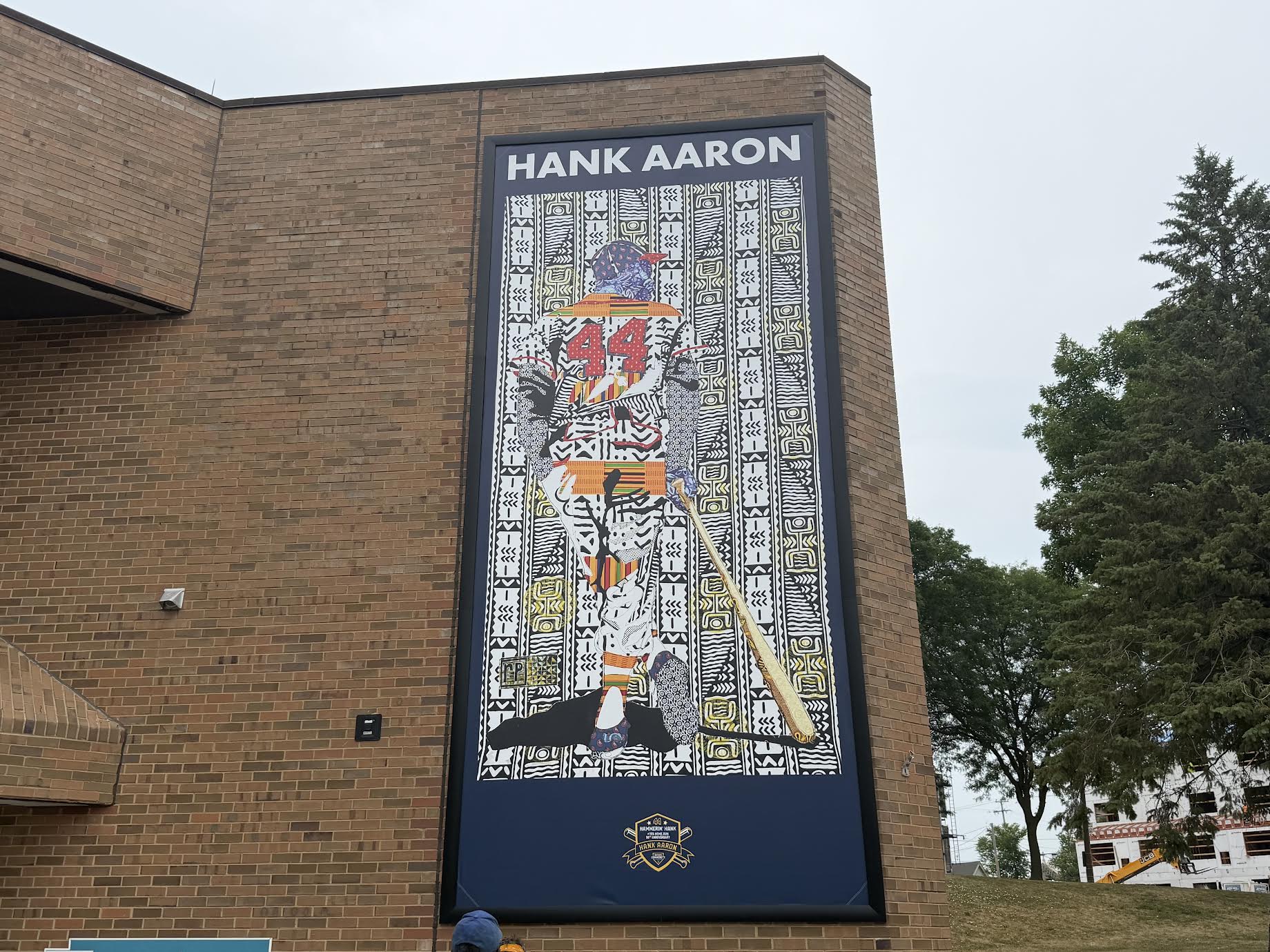 Hank Aaron mural unveiled on new Hank Aaron Day