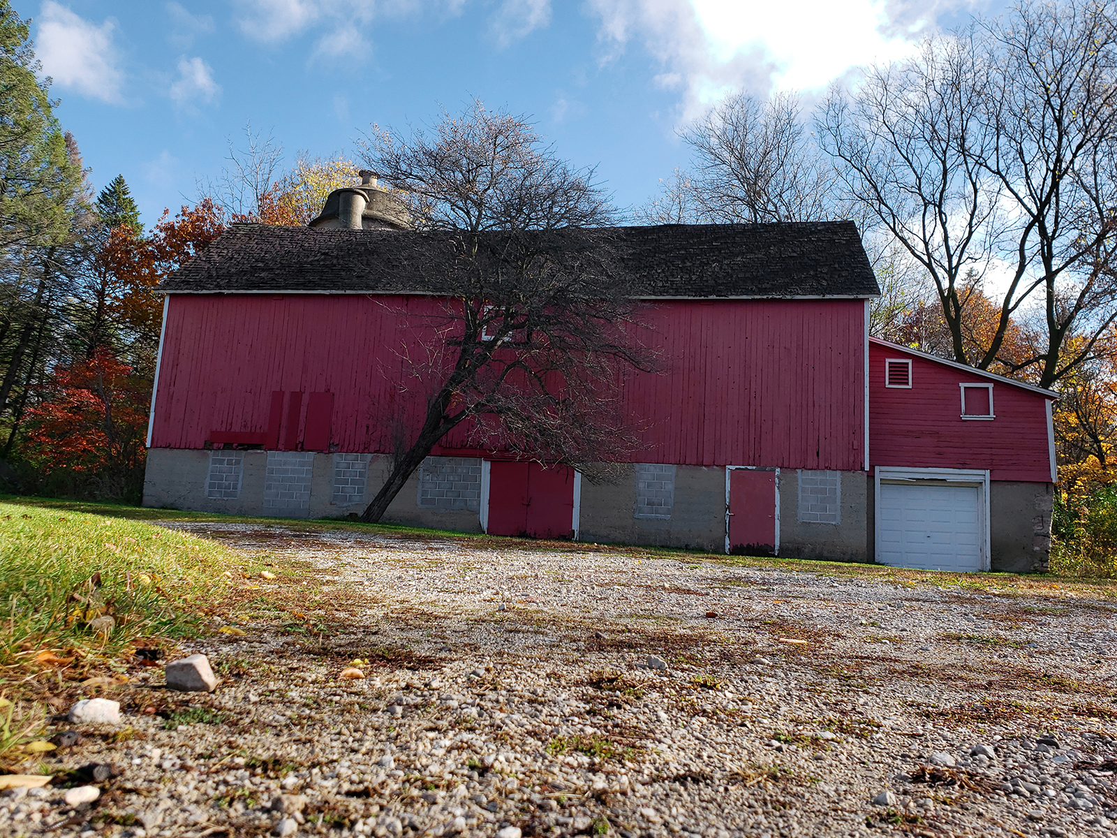 Red barn at Whitnall Park