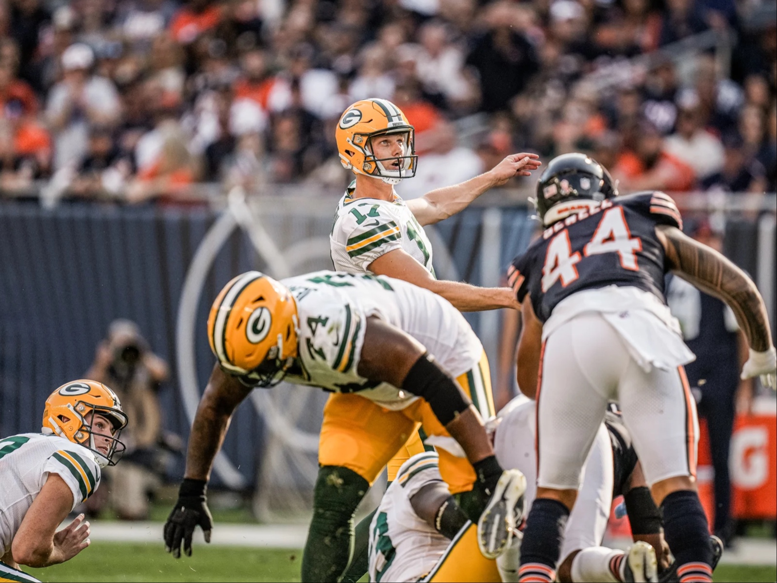 Packers quarterback Jordan Love's mom hyped during Packers-Bears game