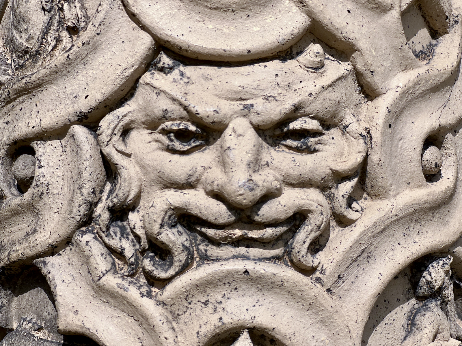 Image of a horned Yerkes in architecture