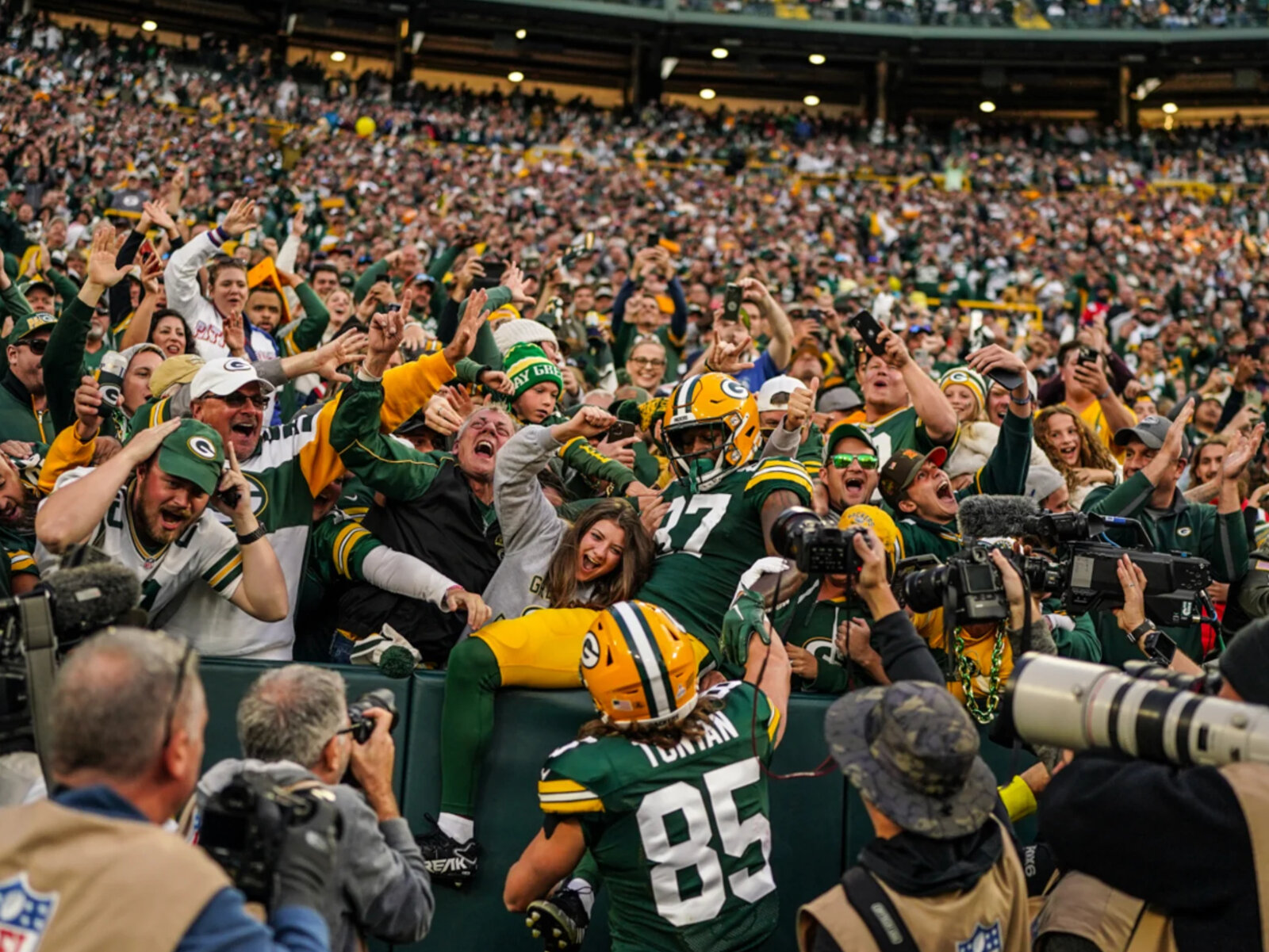 Packers fans from across the pond visit Lambeau