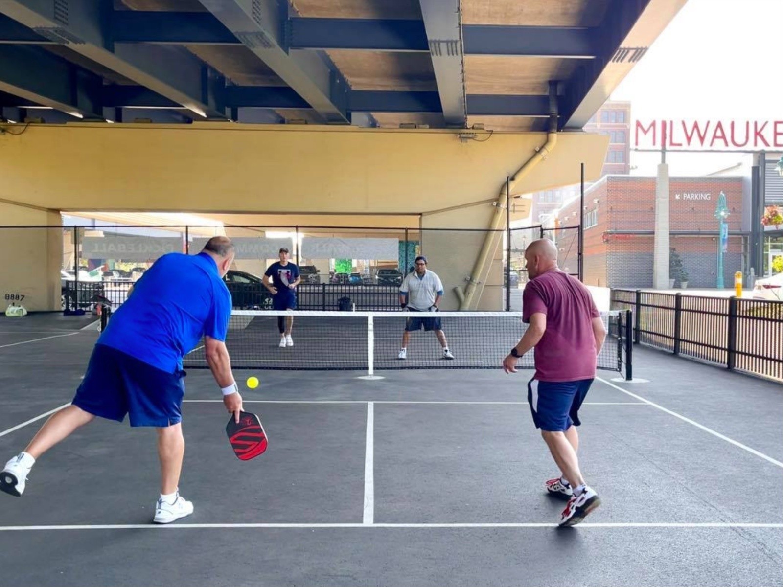 Explore the best outdoor pickleball courts in Milwaukee