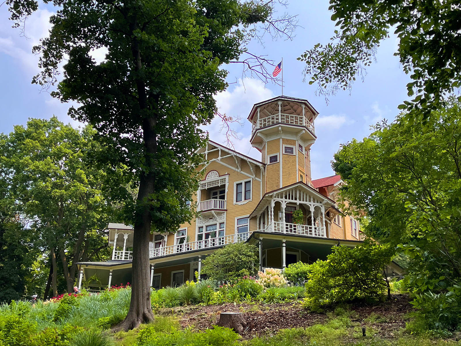 Urban spelunking: Beer baron Seipp's Lake Geneva mansion 