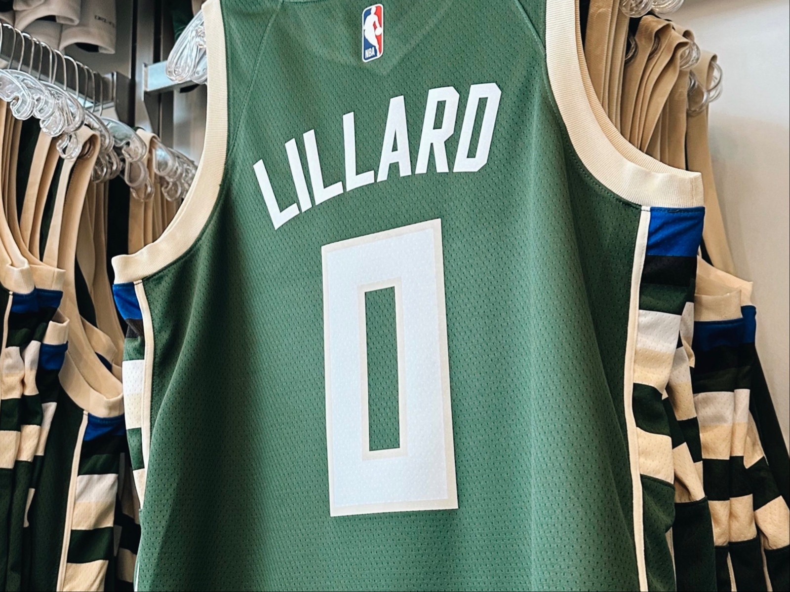 Where to buy the hottest Damian Lillard Bucks jerseys after trade