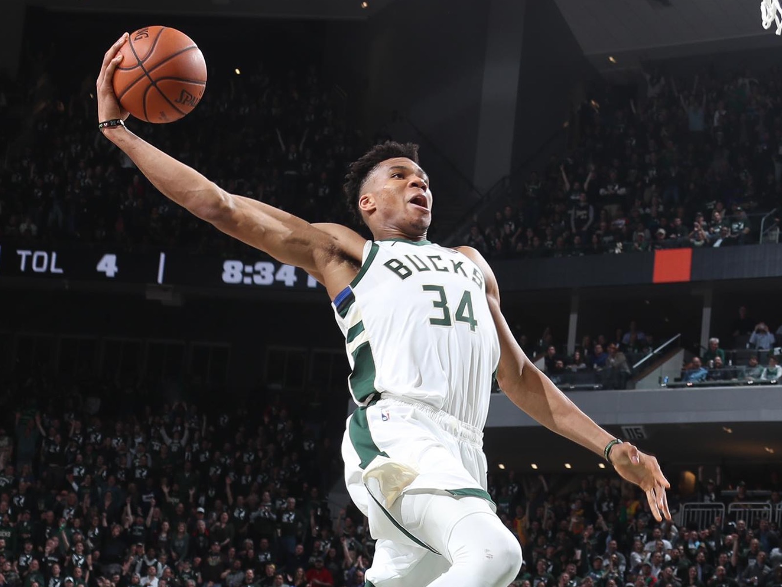 Giannis Antetokounmpo is awesome, wins second-straight MVP award
