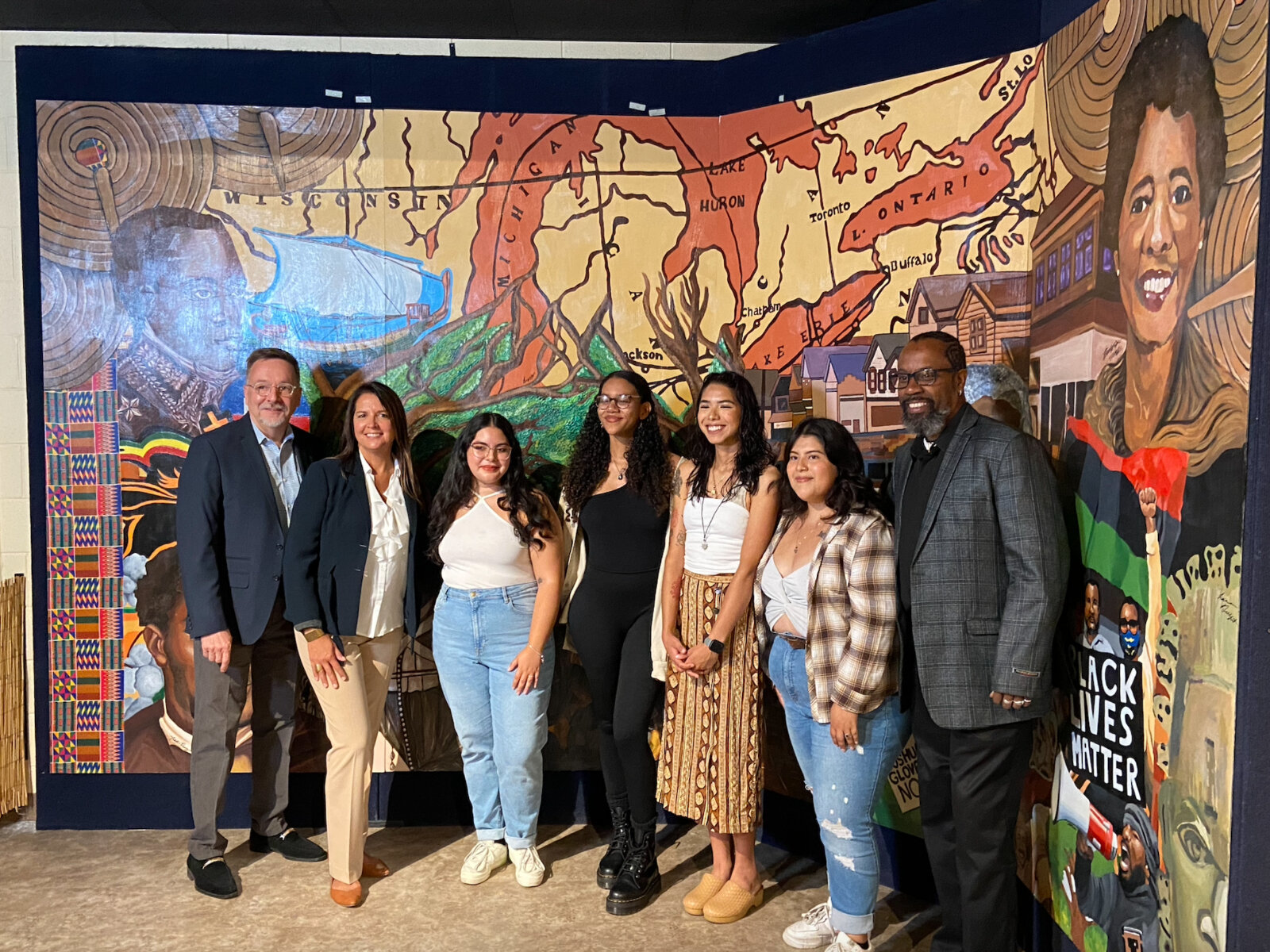 check-out-the-milwaukee-public-museum-s-new-third-floor-mural