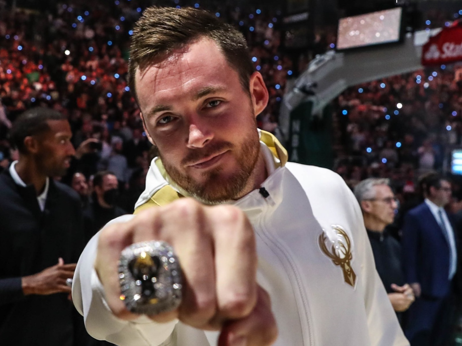 Warriors unveil championship ring with yellow diamonds, secret compartment  and a dig at the Celtics