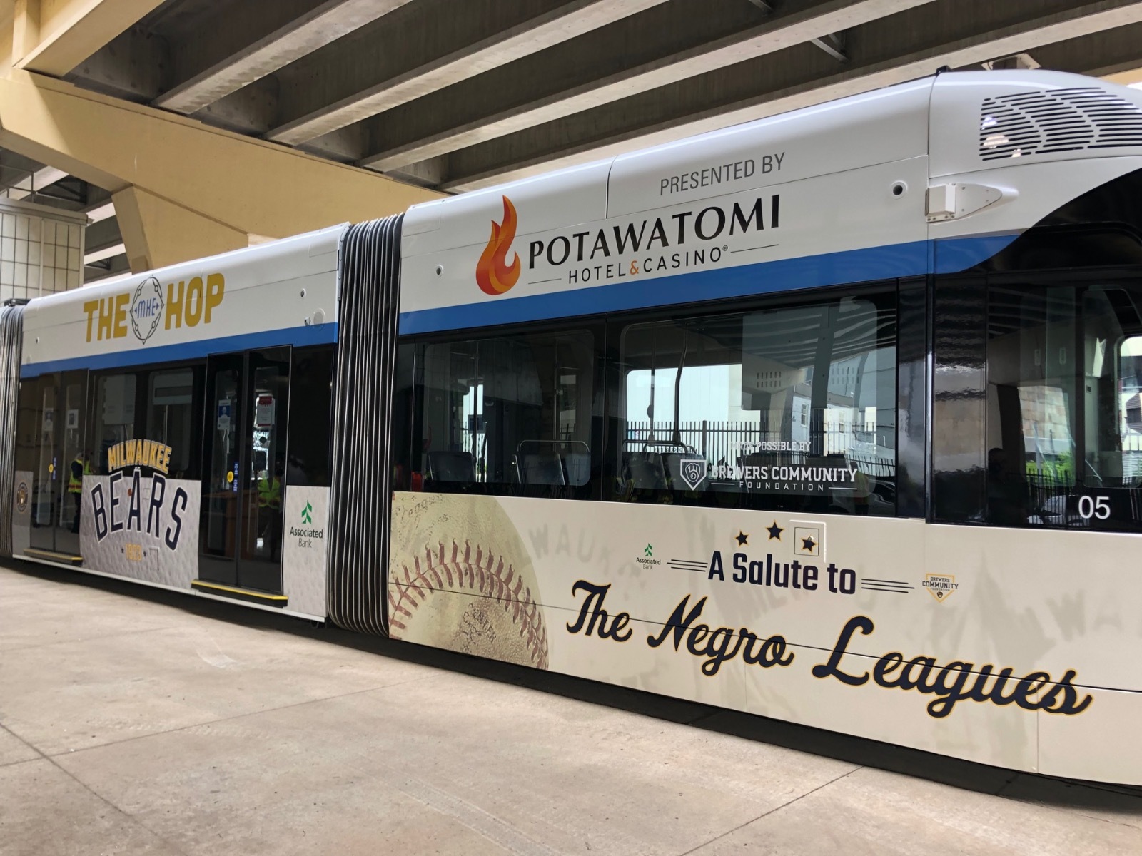 Milwaukee Brewers celebrate Negro Leagues Baseball - Milwaukee