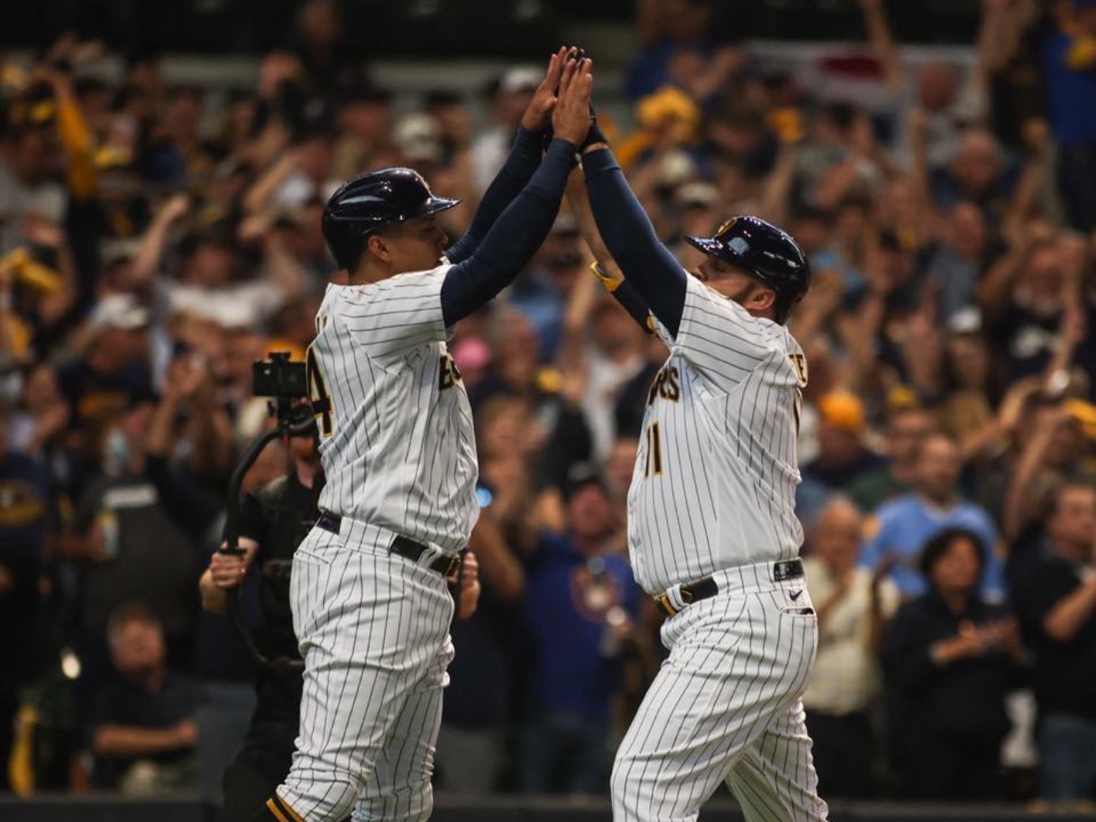 WALK-OFF GRAND SLAM! Daniel Vogelbach wins it for the Brewers with an  ultimate grand slam! 