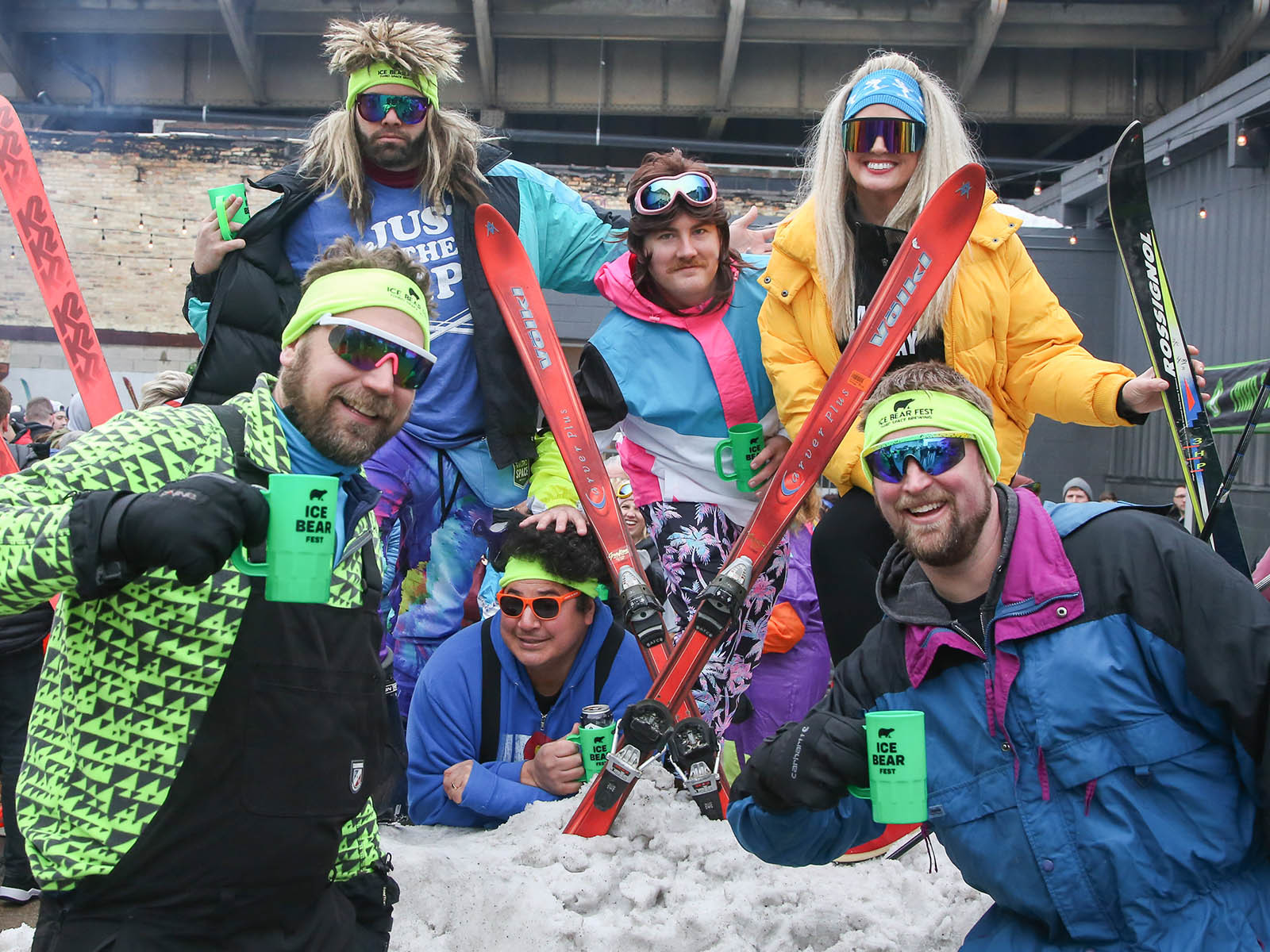 80s Ski Lodge costumes. Love these!  80s party outfits, Party outfit, Apres  ski party