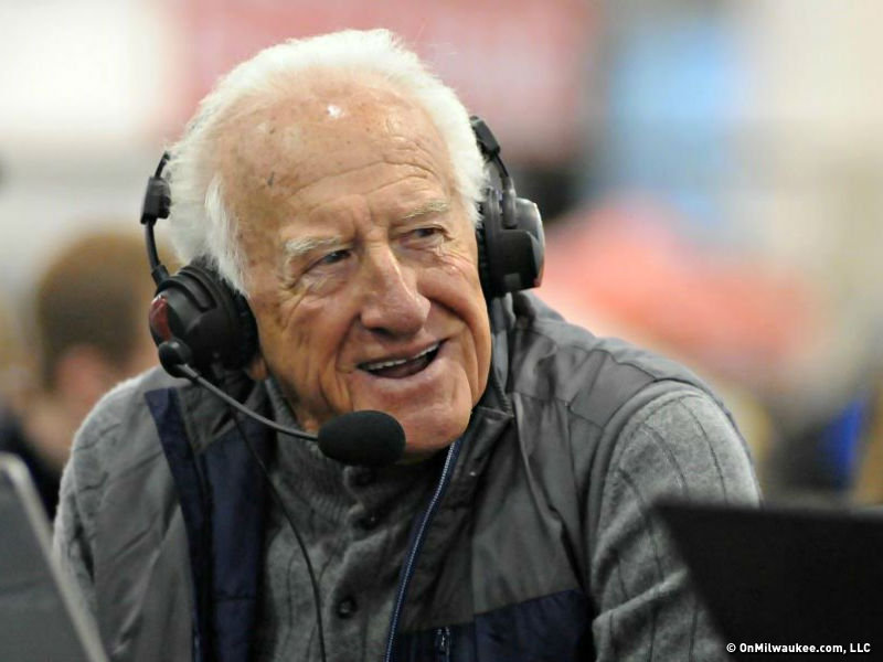 Milwaukee Brewers: Bob Uecker receives and then donates playoff share