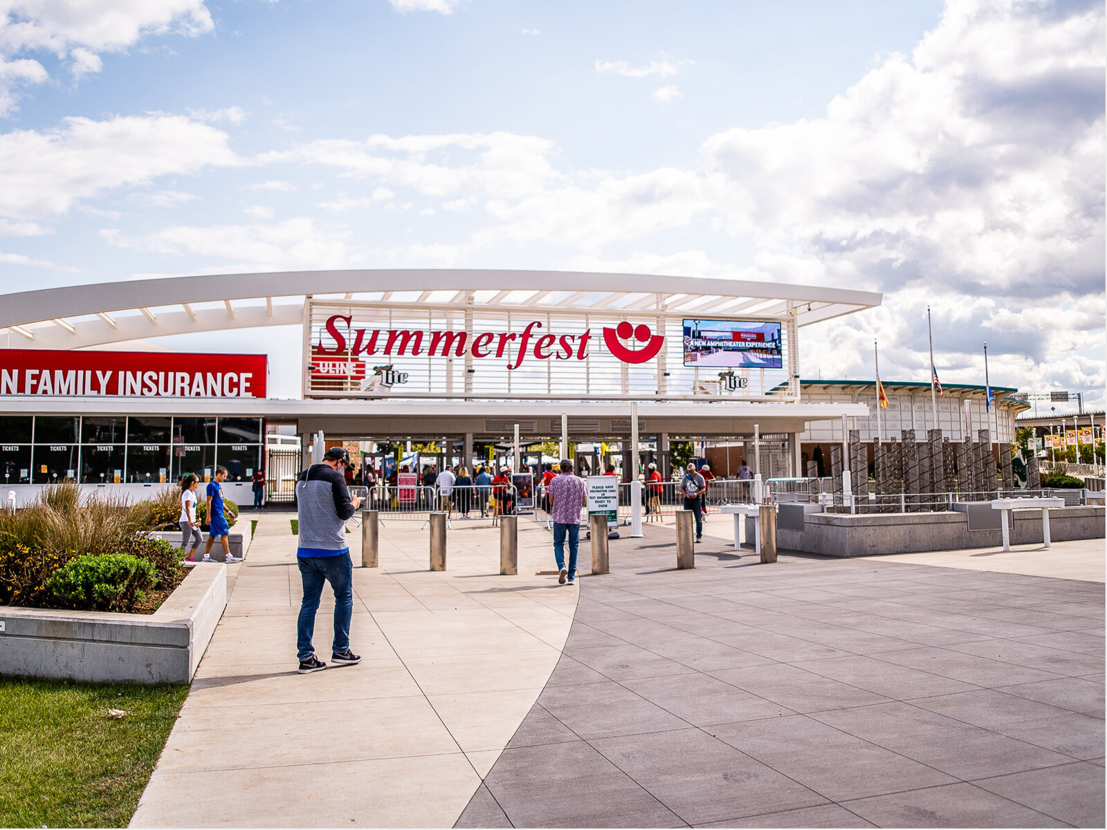 Bus down to the Big Gig with Summerfest's shuttles