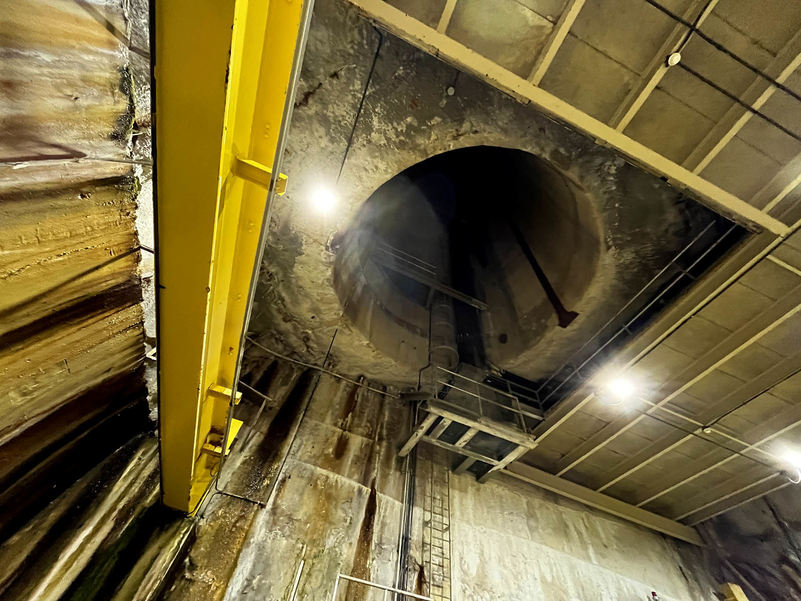 Urban spelunking Deep tunnel pump room, 320 feet beneath Jones Island