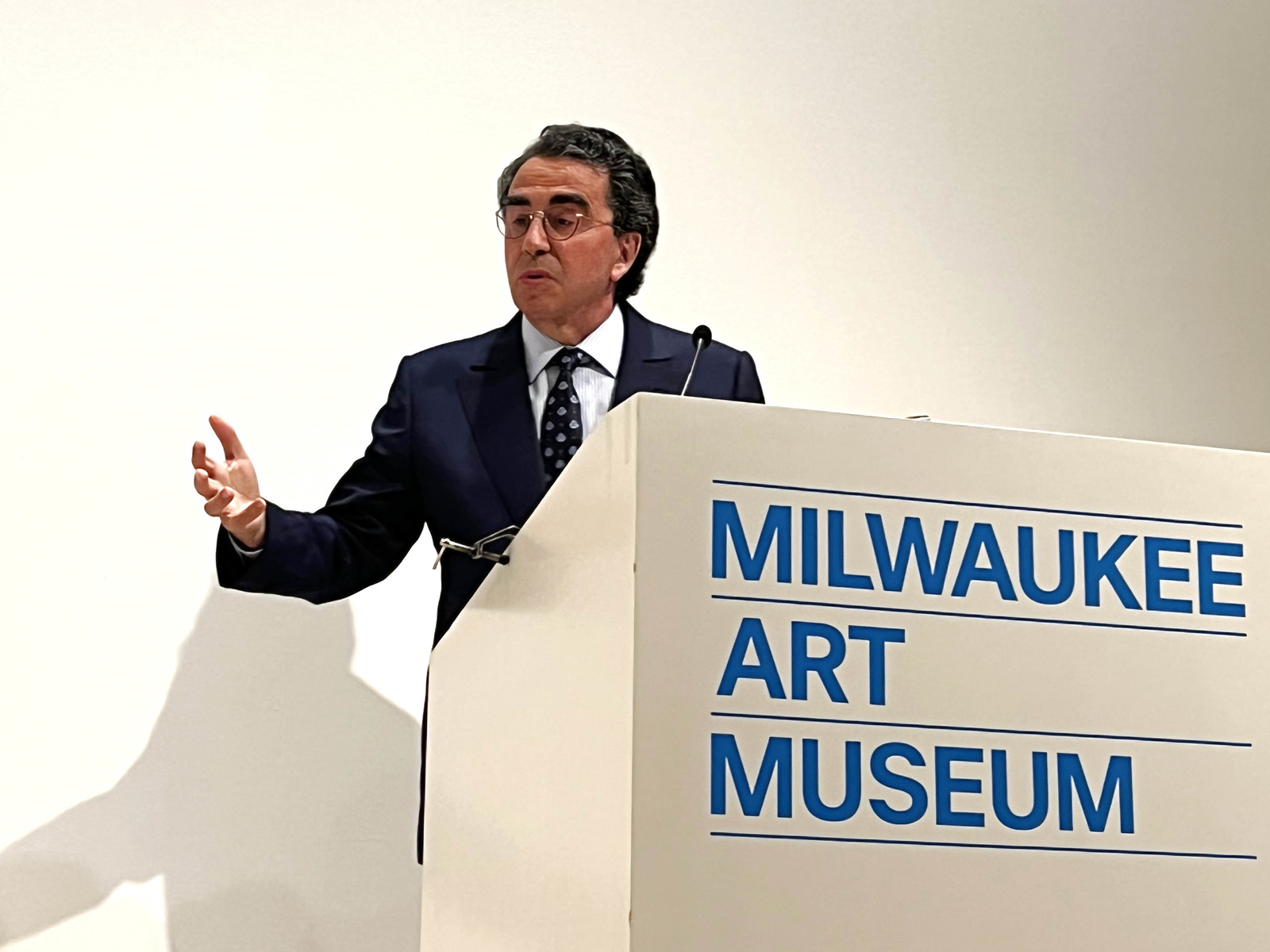 Milwaukee 24 oz. Beer Glass - Art Museum Calatrava