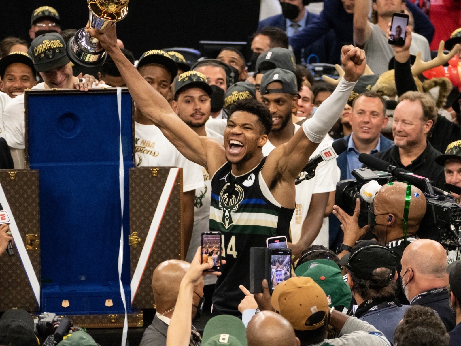 Bucks celebrate the 2021 NBA championship with President Biden