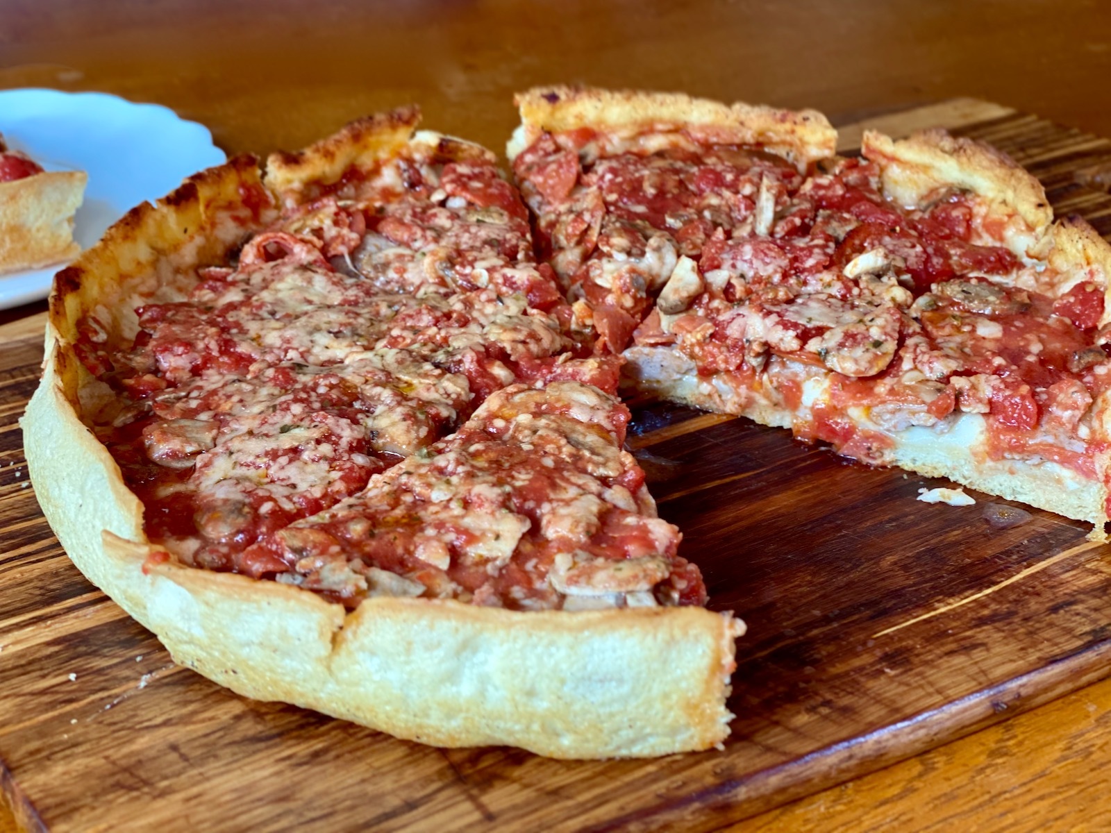 Pan Pizza vs. Deep Dish: Differences in Crust, Flavor, and Texture