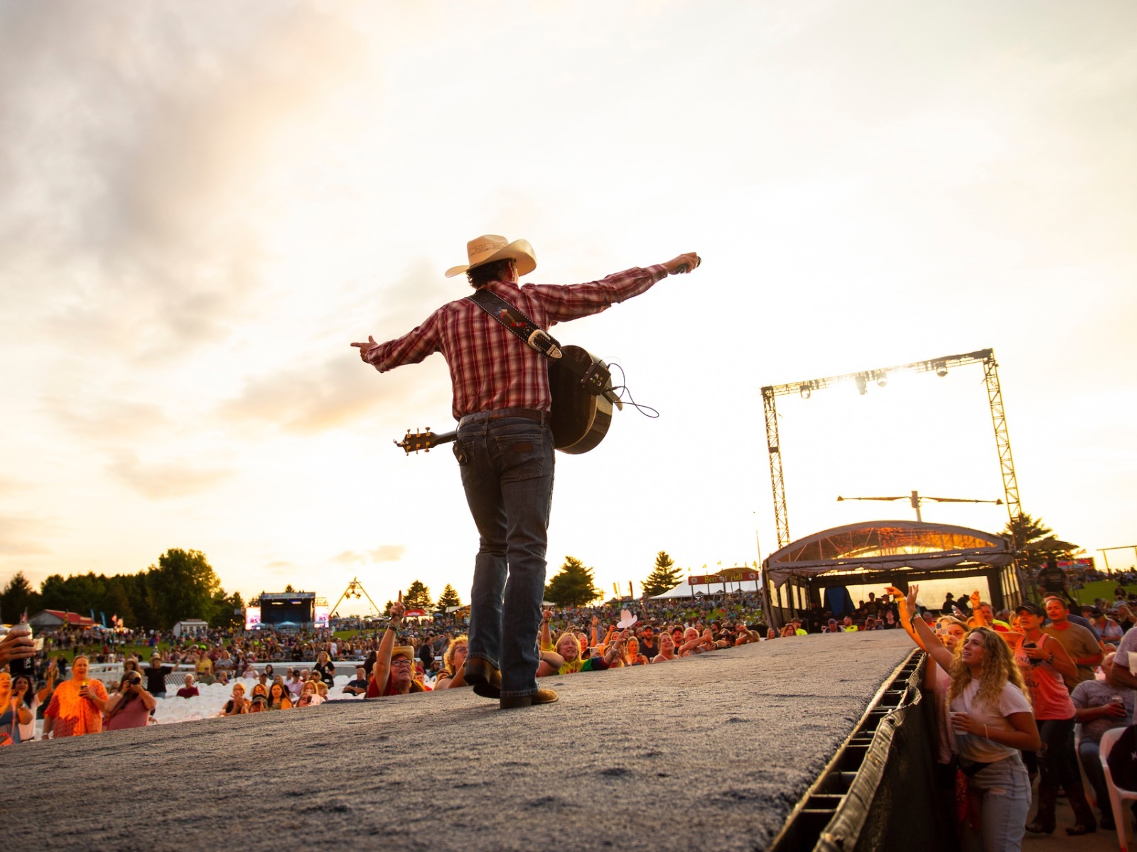 10 awesome images from the first half of Country Thunder Wisconsin