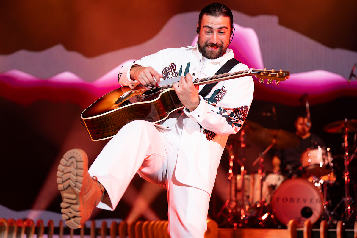 7 Reasons You Shouldn't Have Missed Noah Kahan's Performance at Alpine