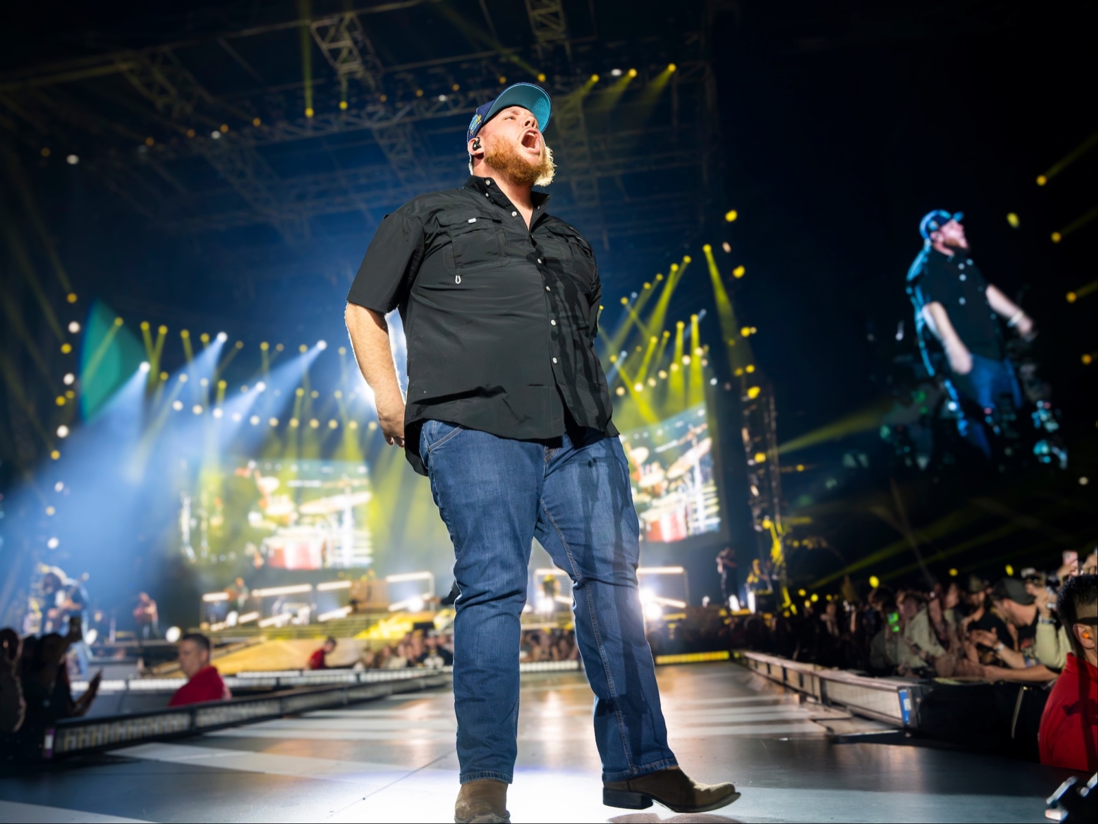 10 awesome images from Luke Combs' stadium tour opener at American