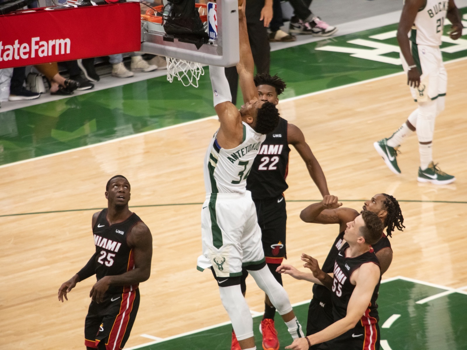 Bears Defeat the Bucks in a Heated Matchup – Bucks News Network