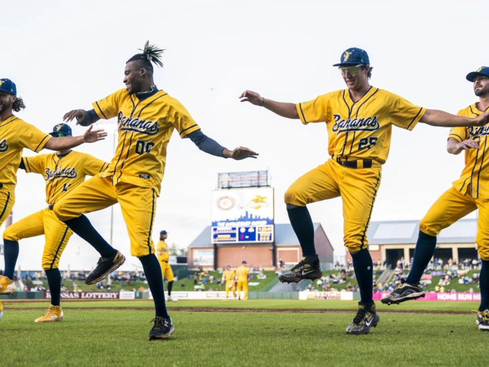 Powered by mullet shakes 😤 #partyanimals #savannahbananas #mulletszn , thesavbananas