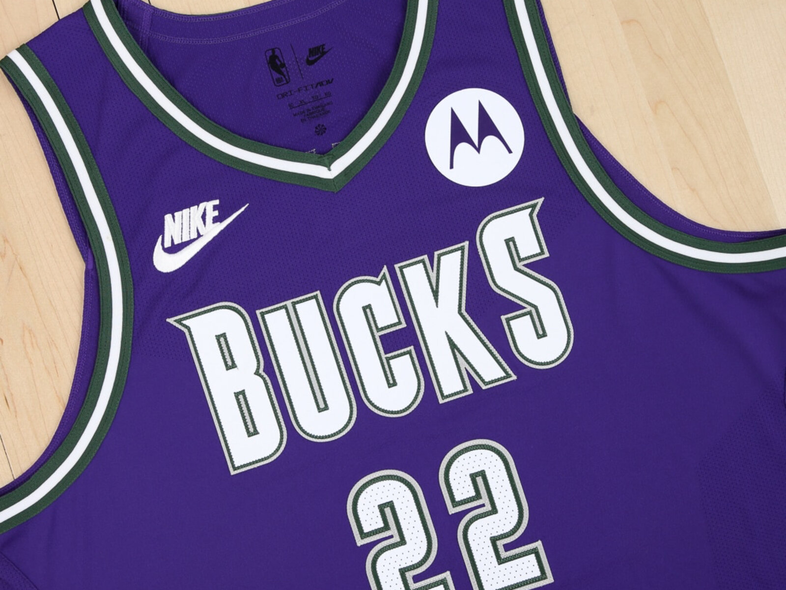 Nike 2020-21 City Edition Giannis Antetokounmpo Milwaukee Bucks Swingman Jersey / x Large