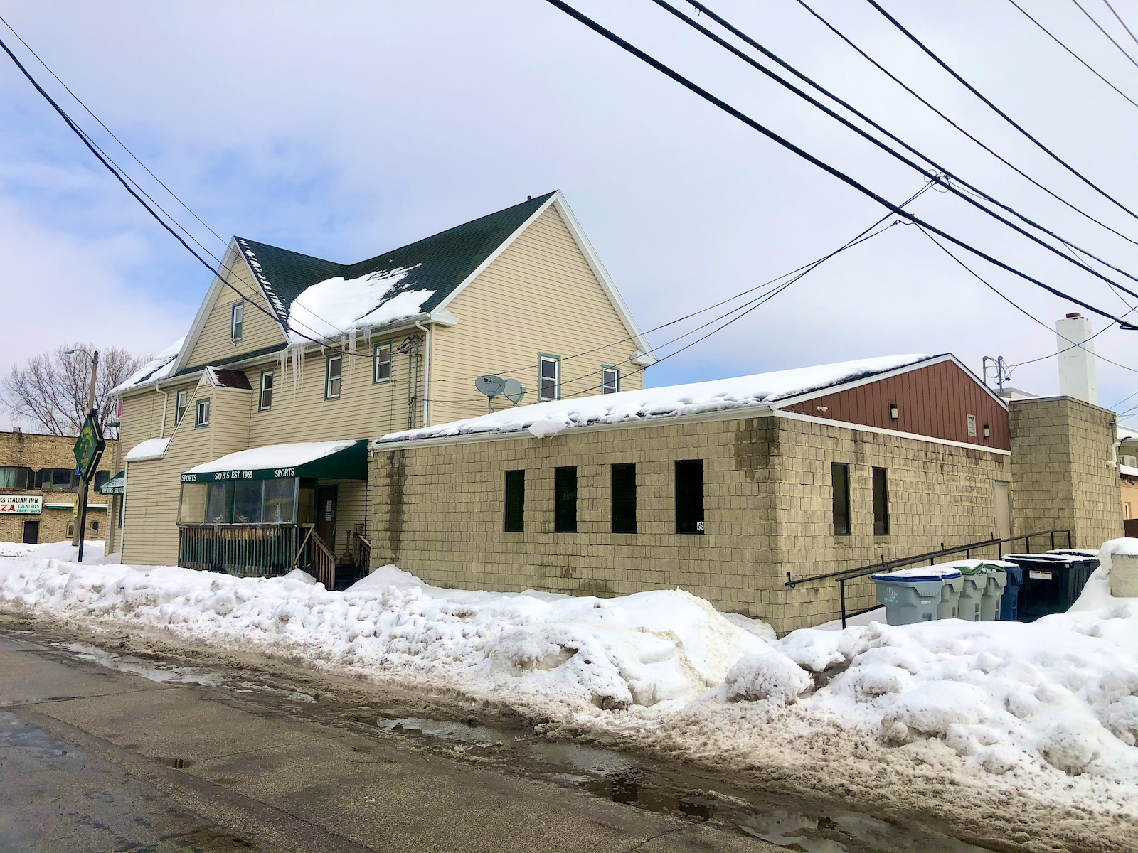 The garage behind Steve's on Bluemound