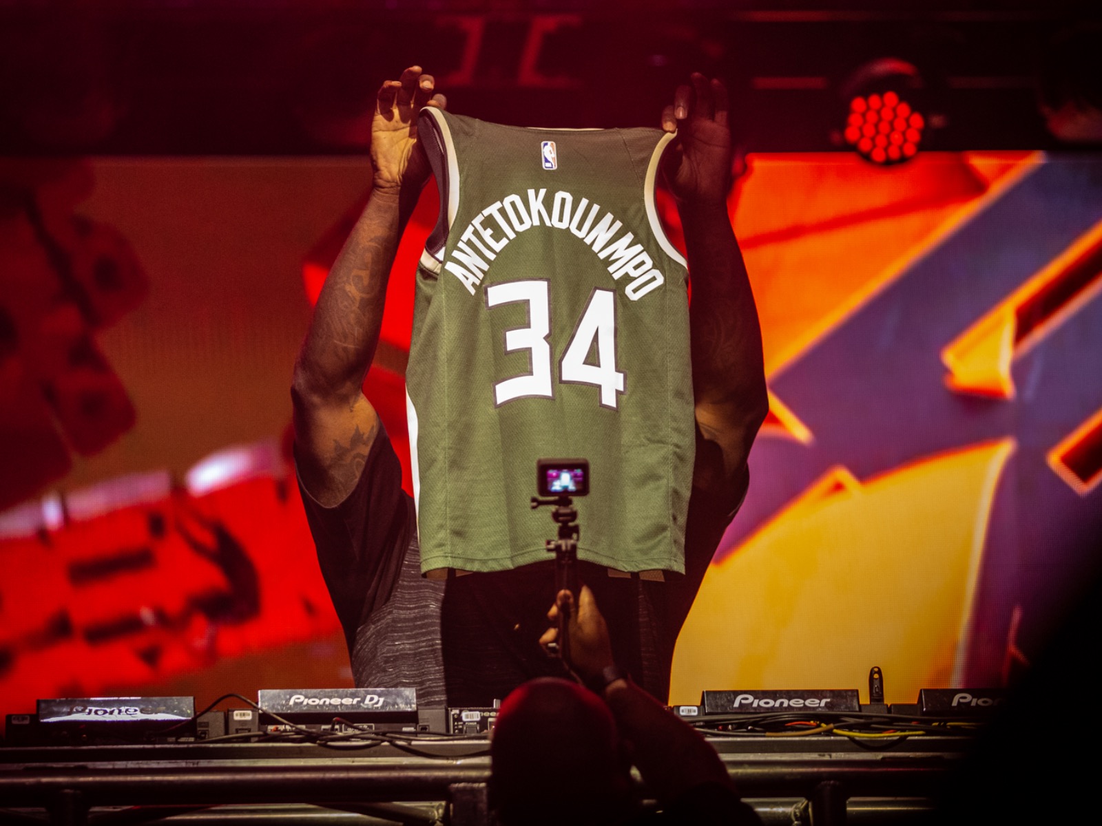 Shaq DJ'd An Apres Ski Party In Aspen - PAPER Magazine