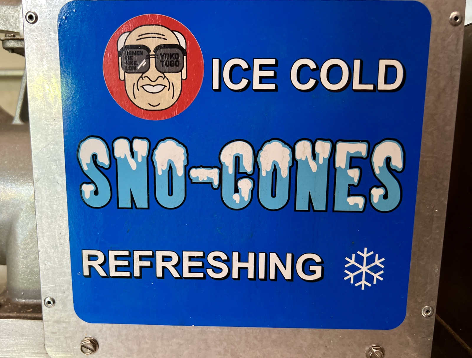 Sno-cone machine