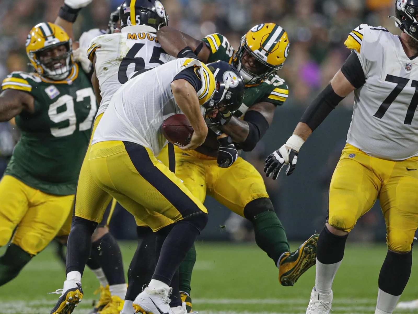 Rodgers, Cobb rekindled in 27-17 win over Steelers - WTMJ