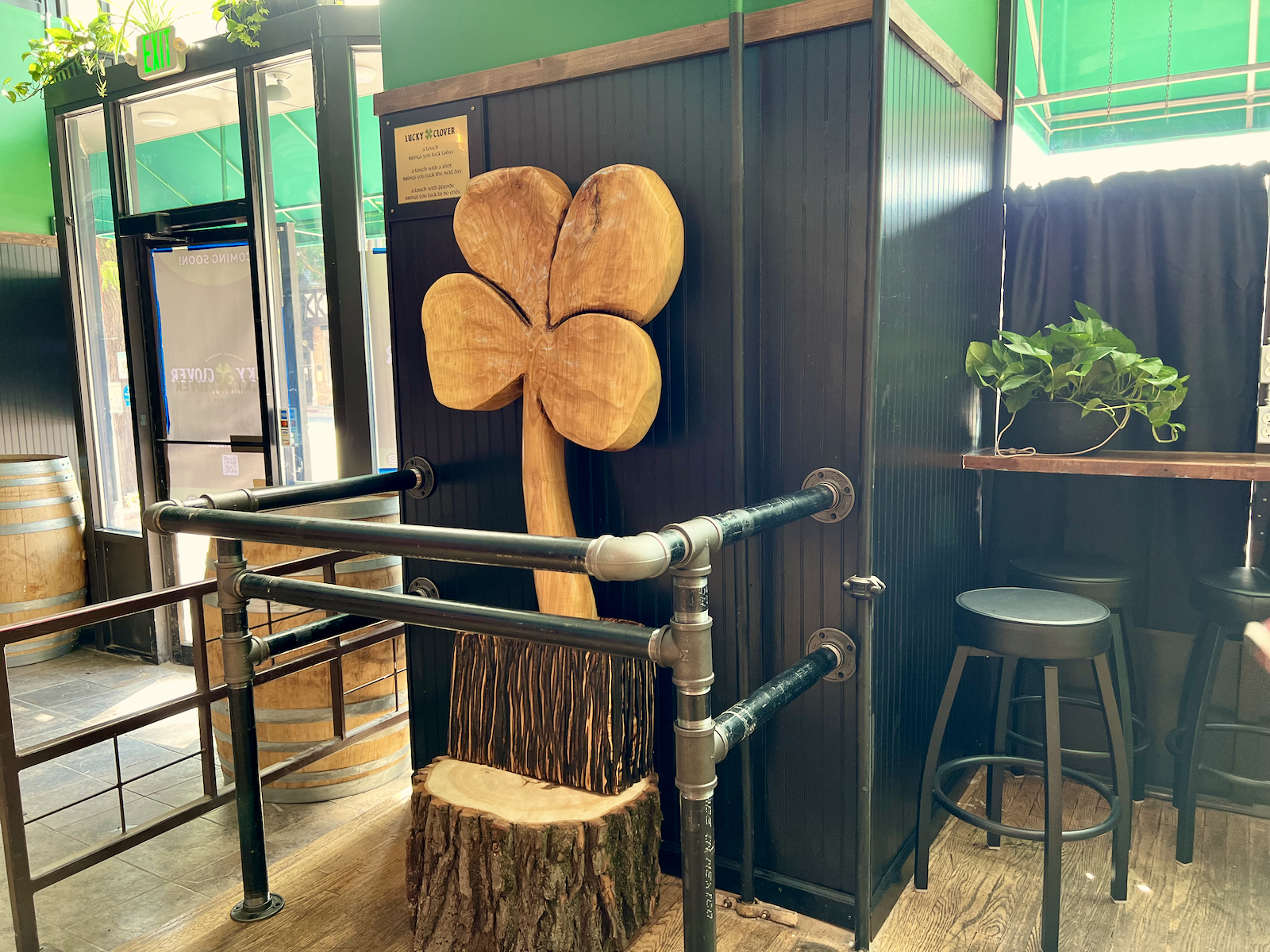 The lucky clover wooden statue