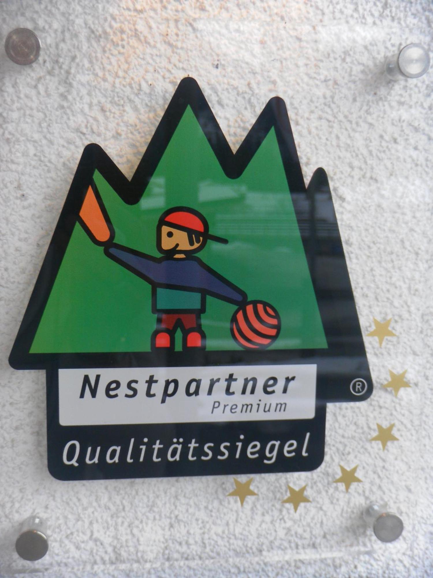 Tierwarthof logo