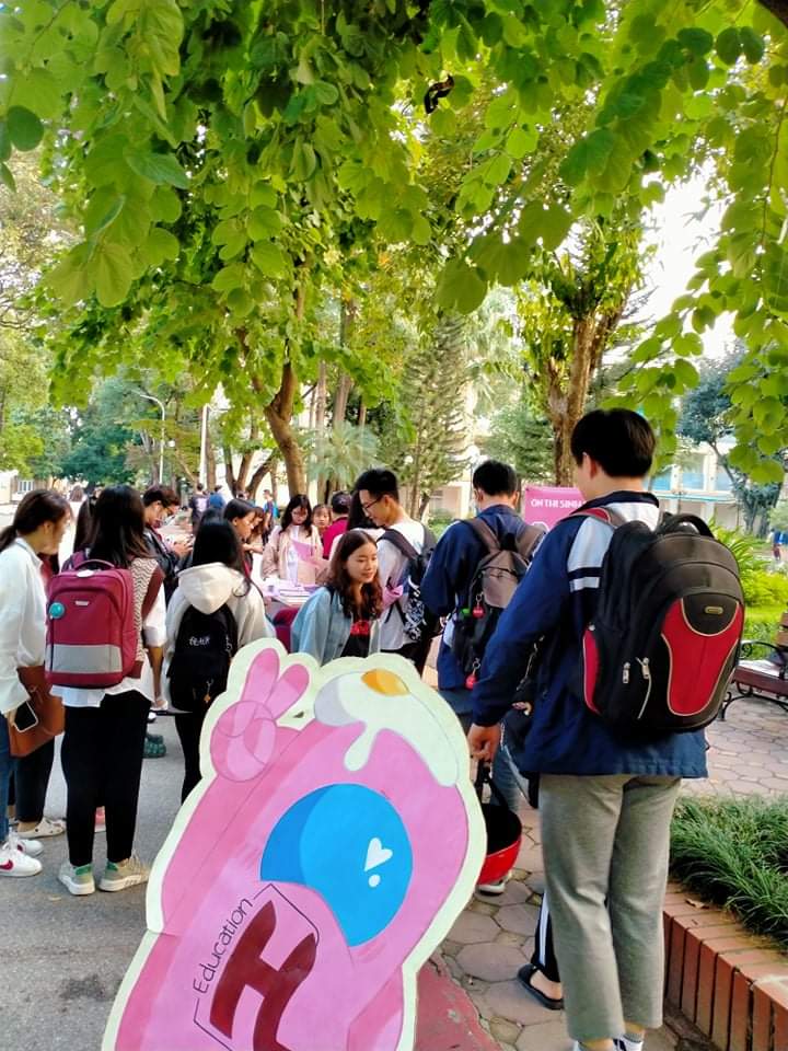 Đặt bàn truyền thông NYF 2020 HL