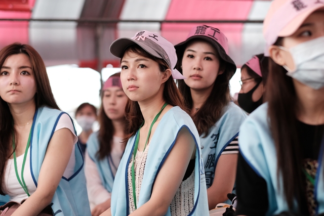 身為住院醫師，我支持長榮空服員罷工