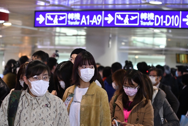 限制醫事人員出國不只是共體時艱，更反映那群在健保體系中長期被吃豆腐的人／魏慕月