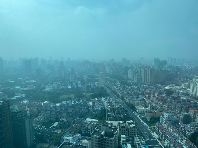 2021年台中市氮氧化物的惡化,表面上減少了台中市臭氧的濃度,卻反而造成彰化及南投臭氧的大幅惡化。