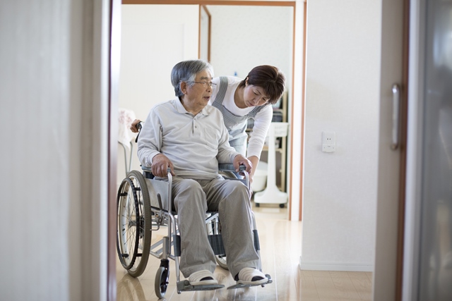 在日本變老：長照設施如何成為人生最終的家？